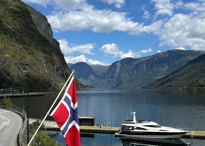Svingen Guesthouse - Panoramic Fjord Views In Flam