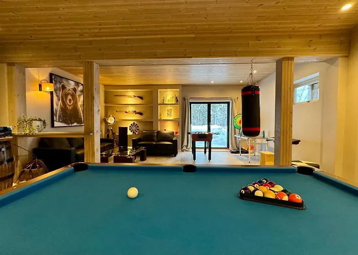 Holiday Cabin With Hot Tub And Billiard Table