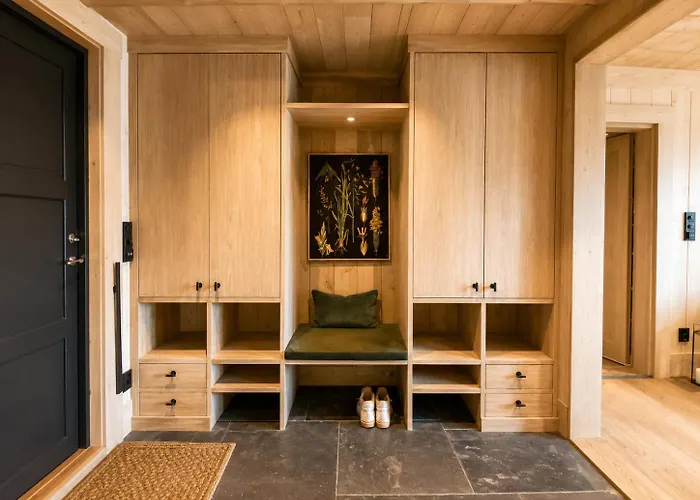 Beautifully Styled Mountain Lodge With High Standards, 10 Minutes From Geilo